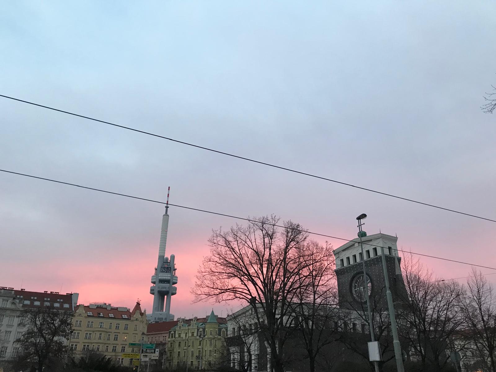 El cielo rosa de los atardeceres de Praga